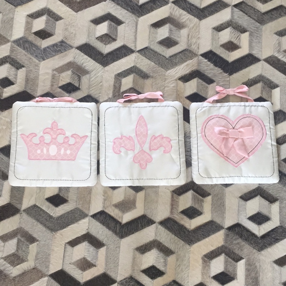 Baby girl wall decor, nursery 🎀 By Lambs and Ivy.